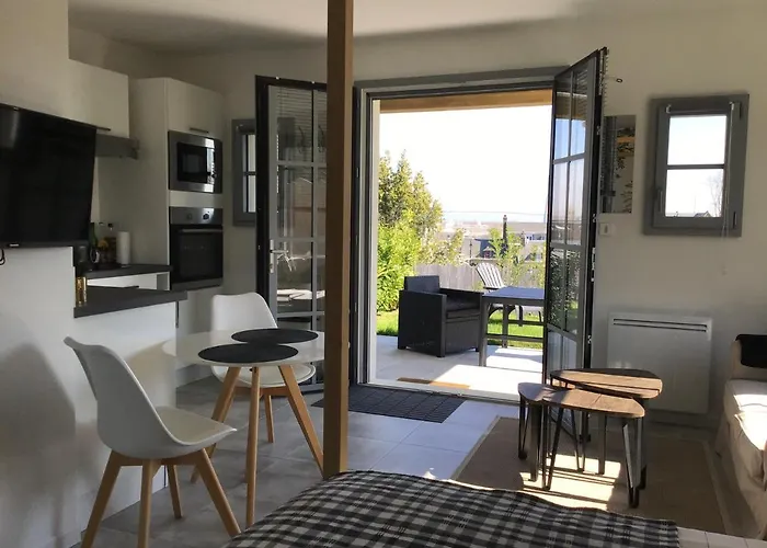 Bel Air Studios-terrasse Couverte-jardinet-vue Pont De Normandie-parking Prive アパート オンフルール