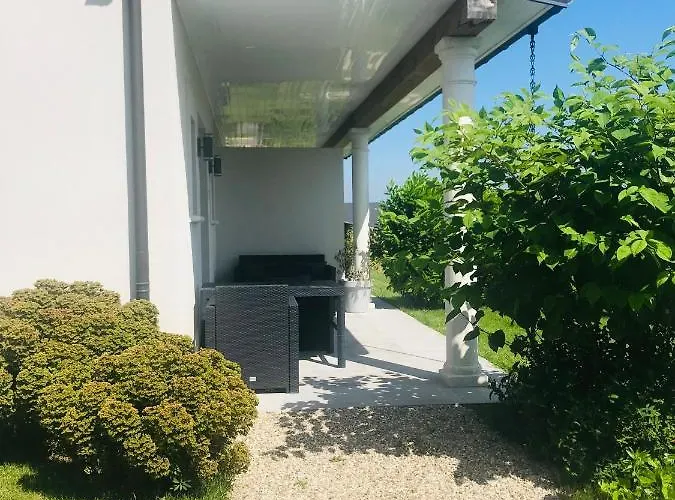 Bel Air Studios-terrasse Couverte-jardinet-vue Pont De Normandie-parking Prive オンフルール