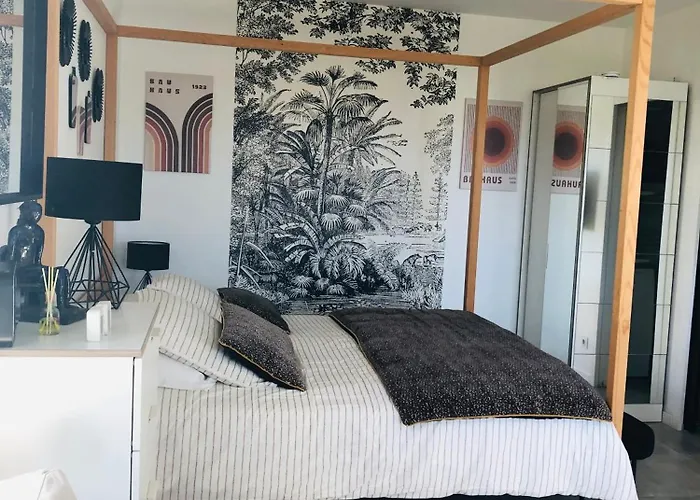 Bel Air Studios-terrasse Couverte-jardinet-vue Pont De Normandie-parking Prive