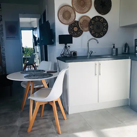 Apartment Bel Air Studios-terrasse Couverte-jardinet-vue Pont De Normandie-parking Prive Honfleur