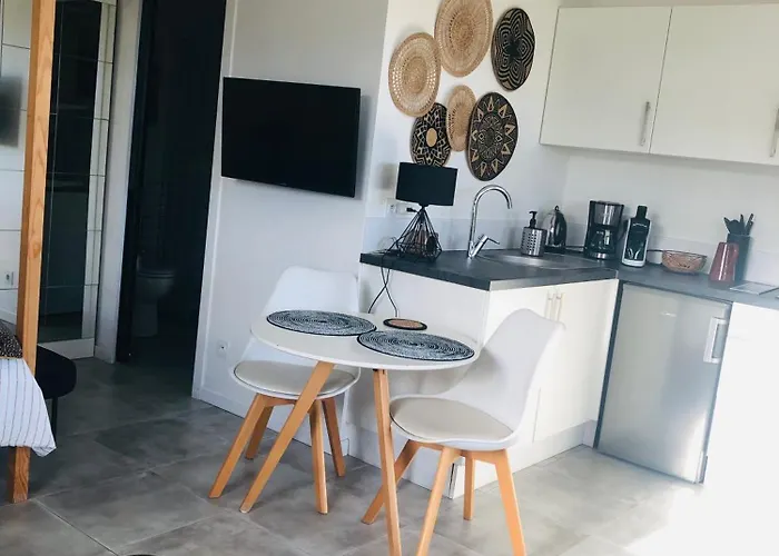 Apartment Bel Air Studios-terrasse Couverte-jardinet-vue Pont De Normandie-parking Prive Honfleur