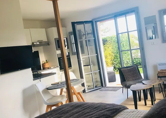 Bel Air Studios-terrasse Couverte-jardinet-vue Pont De Normandie-parking Prive Apartment