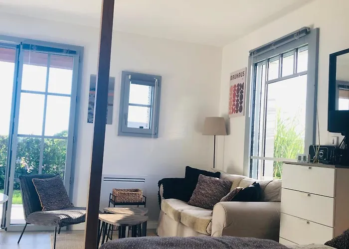 Apartment Bel Air Studios-terrasse Couverte-jardinet-vue Pont De Normandie-parking Prive Honfleur